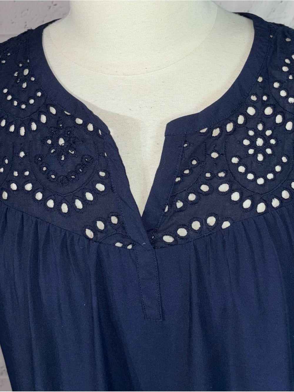 Daniel Rainn Stitch Fix Kiara Navy Eyelet Embroidered Blouse Top XL - Picture 5 of 8